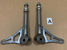 Load image into Gallery viewer, Dino front spindle pair 17mm with 10mm bearing - Magnussen A