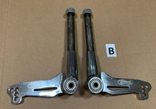 Load image into Gallery viewer, Dino/CRG front stub axle 17mm with 8mm bearing
