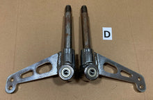 Load image into Gallery viewer, Dino front spindle pair 17mm with 8mm bearing - D