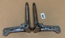 Load image into Gallery viewer, Dino front spindle pair 17mm with 8mm bearing - E