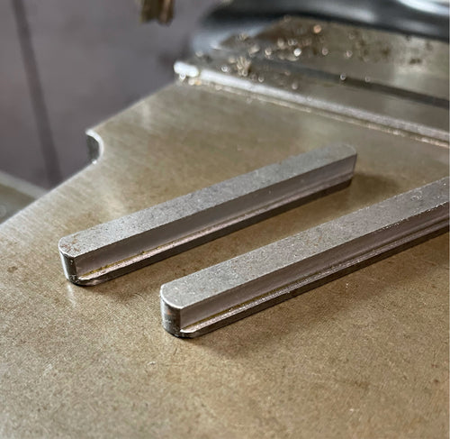 Axle Key - solid stepped 6mm/8mm